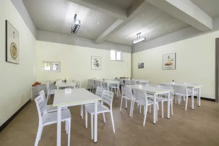 Huangyangshan Huayanggu Tourist Resort