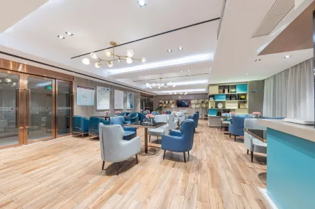 Echarm Hotel (Xiantao Mianjie Yuantai Future City) Отели в г. Сяньтао