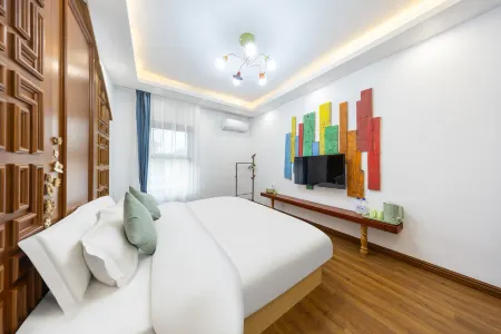 Floral Hotel·Hoshino Residenc Hotel(Changbaishan West Scenic Area Tourism Service Center Store) Отели рядом с достопримечательностью «West Slope of Changbai Mountain Scenic Area»