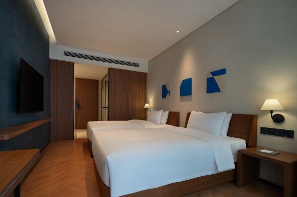 Sunshine Twin Room (Dynamic City View + + Minibar + Smart Screen Projection +Laifen Hair Drye))