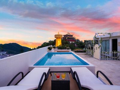 Chantilly Left Bank French Designer Homestay