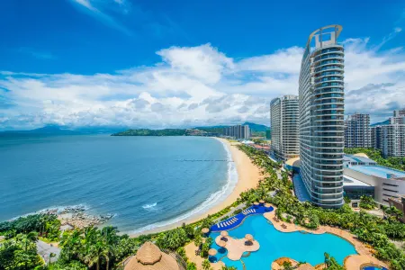 Country Garden Silver Beach Hotel Отели рядом с достопримечательностью «Shili Yintan (Shili Silver Beach)»