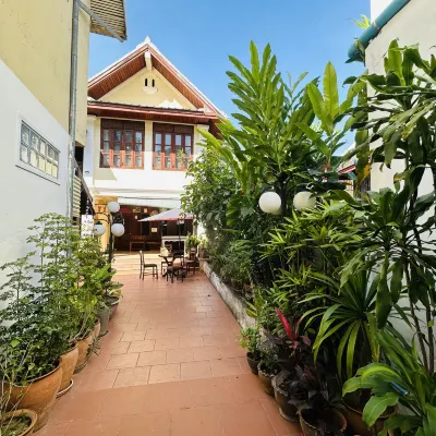 Villa Phounsab Tourist Street Hotels near Sisavangvong Road