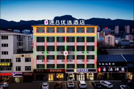 Super 8 Hotel (Chengde Weichang Hedong Branch)
