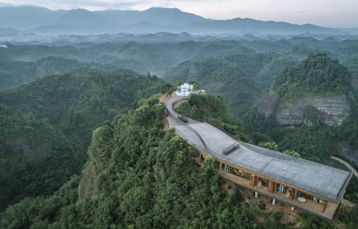 Zizai Pingjiang Wild Luxury Resort