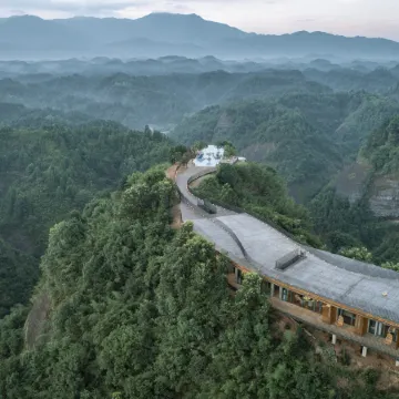 Zizai Pingjiang Wild Luxury Resort