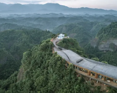 Zizai Pingjiang Wild Luxury Resort Hotéis em Pingjiang