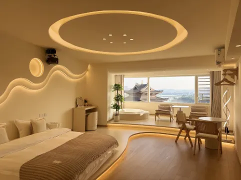 雲智民宿（朝陽廣場三街兩巷店）