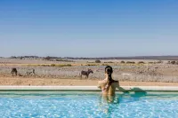 Monarto Safari Resort - piscina
