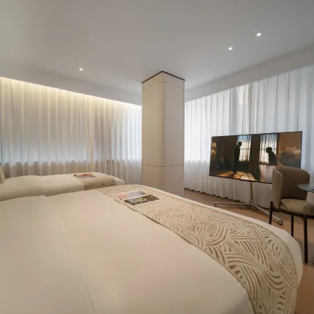 Holiday Four Seasons Hotel (Jiefangbei Pedestrian Street Hongyadong)