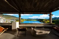 松贊林裏雪山湖泊景觀ホテル（香格里拉松贊林寺観光地內）