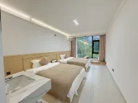 觀景台22號民宿 Hotels near Cuihua Mountain