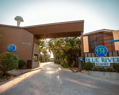 Blue River Resort Hotels near Wat Chulamani