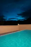 Anzhi Hillside Bloom Creek Retreat - مسبح