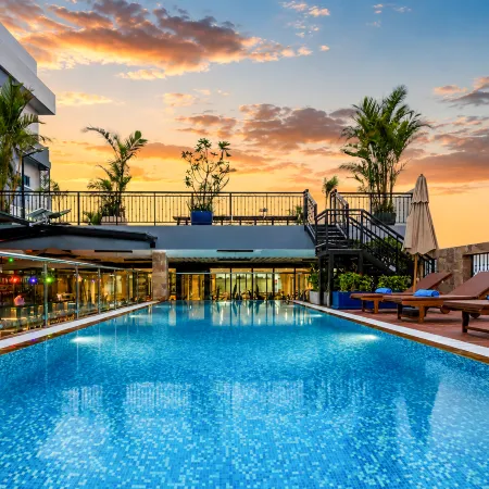 Amana Hotel Phnom Penh Отели рядом с достопримечательностью «Русский рынок»