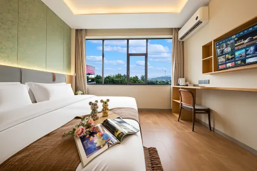 CH Hotel (Chongqing Jiangbei Airport Branch, Shuanglong Metro Station) - parking