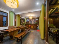 The Old Town of Lijiang Time · Small House · View of the Ancient City Panorama (Beimen Store) Lijiang otelleri