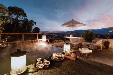 Dali Wuyuan Park Shan. Wild Luxury Forest Hot Spring