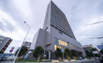 Bosideng Executive Apartment (Shenzhen Bantian Metro Station Wanzhi Building)