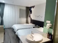 Heng8 Chain Hotel (Government Affairs Center Store of Luxian High speed Railway Station)