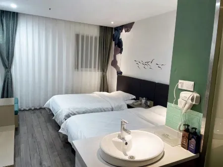 Heng8 Chain Hotel (Government Affairs Center Store of Luxian High speed Railway Station)