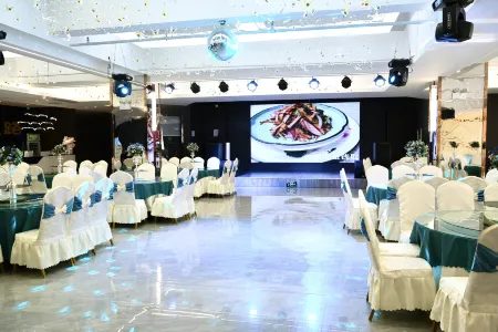 Oriental View Hotel (Huocheng Qingshuihe Branch) Отели в г. Хочен