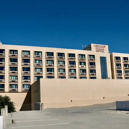 Lincoln Hotel Monterey Park Los Angeles Отели рядом с достопримечательностью «Монтерей Парк Рекреэйшен»