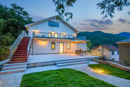 Half an acre of field, wilderness deep forest creek resort mountain luxury accommodation Отели рядом с достопримечательностью «shi ling cun»