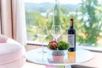 The mountain and the water embrace the Pleasant Bay Homestay - servizio colazione