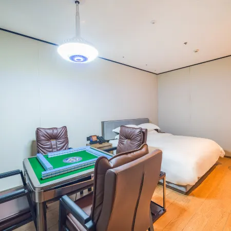 Qunhao Hotel (Guigang Sports Center Store)