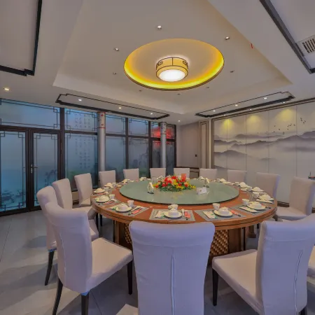 JiLoong Platinum Hotel