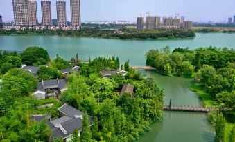 Cihai International Hotel (Foshan Green Island Lake Subway Station)