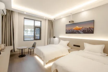 Deqin Jugu Thirteen Oxygen-Supplying Smart Homestay (Feilai Temple Scenic Area)