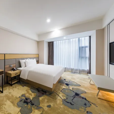 New Crescent Moon Hotel (Meishan East Station Chunxi Square Branch)