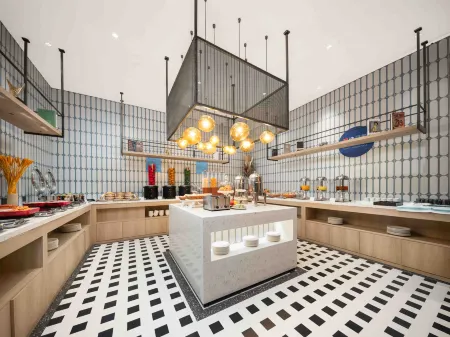 Holiday Inn Express Shanghai Hongqiao Linkong Отели рядом со станцией Nanxiang North Railway Station