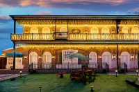 Yulia Russian Mansion (Harbin Railway Station Museum Subway Station) Отели в г. 