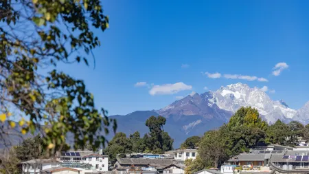 Nell Hefengting · Yichuan Fengyue | View Snow Mountain Ancient City Panorama Hotel