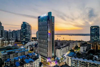 Meisu • Flower Hot Spring Hotel (Wuhu Pedestrian Street Binjiang Branch) Hotels near Zhongjiang Pagoda