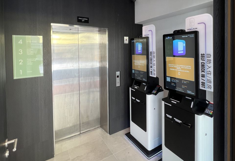 쥬 캡슐 호텔 침실