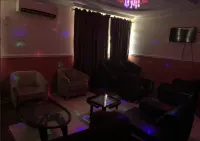 Tomats Inn and Suites