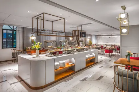 Magnotel Hotel (Dongxing Guomen Port) Отели рядом с достопримечательностью «Chen Mansion»