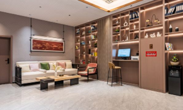 Huaju Hotel (Yangzhou Slender West Lake Wutinglong Toy City)