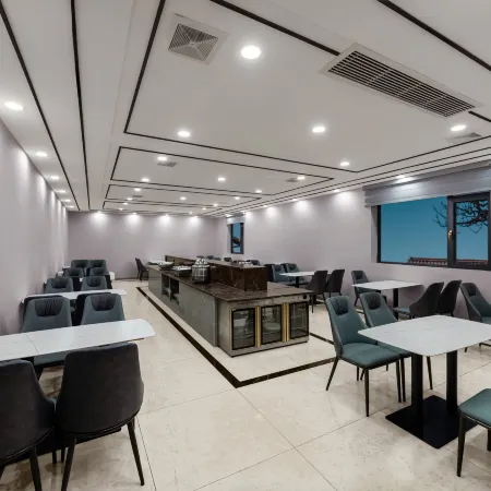 Luyuan Hotel (Shaoshan District High speed railway station store)