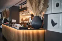 The Catalyst Apartment Hotel by Newmark - bar