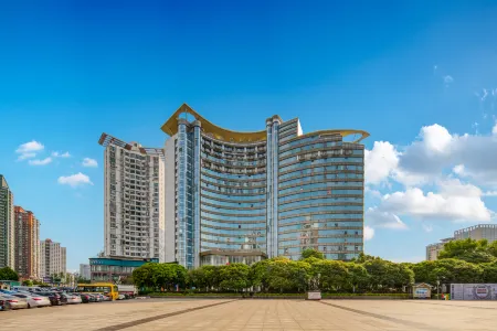 Lushang Hotel (Changsha Wuyi Square Houjiatang Subway Station Branch)