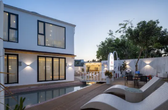 Three Lives · Blooming Pool Homestay (Sanya West Island Branch) Hotel in zona West Island