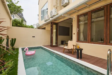 Floral Lux Hotel · Lingguo Hotel(Beihai Silver Beach International Passenger Port Branch)