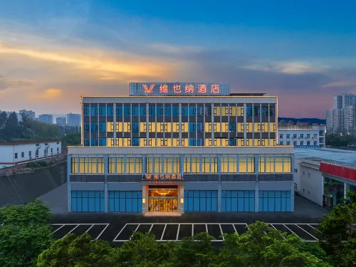 Vienna Hotel (Fushun Times Square Passenger Transport Center Station Store) Hotels in Fushun
