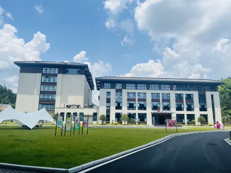 Qimen Qianxi Banquet Hotel Отели рядом с достопримечательностью «Qimen East Street Ancient City»