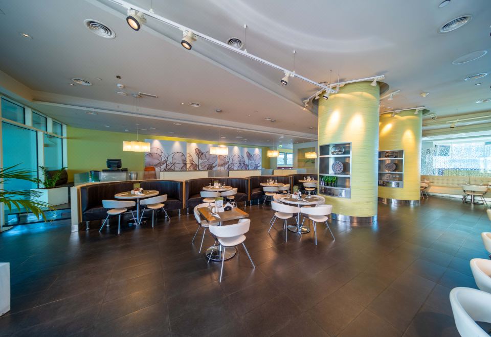 3. 프리미어 인 아..